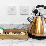Large Modern Apartment - High-Speed Wifi - Netflix - Street Parking 3Br