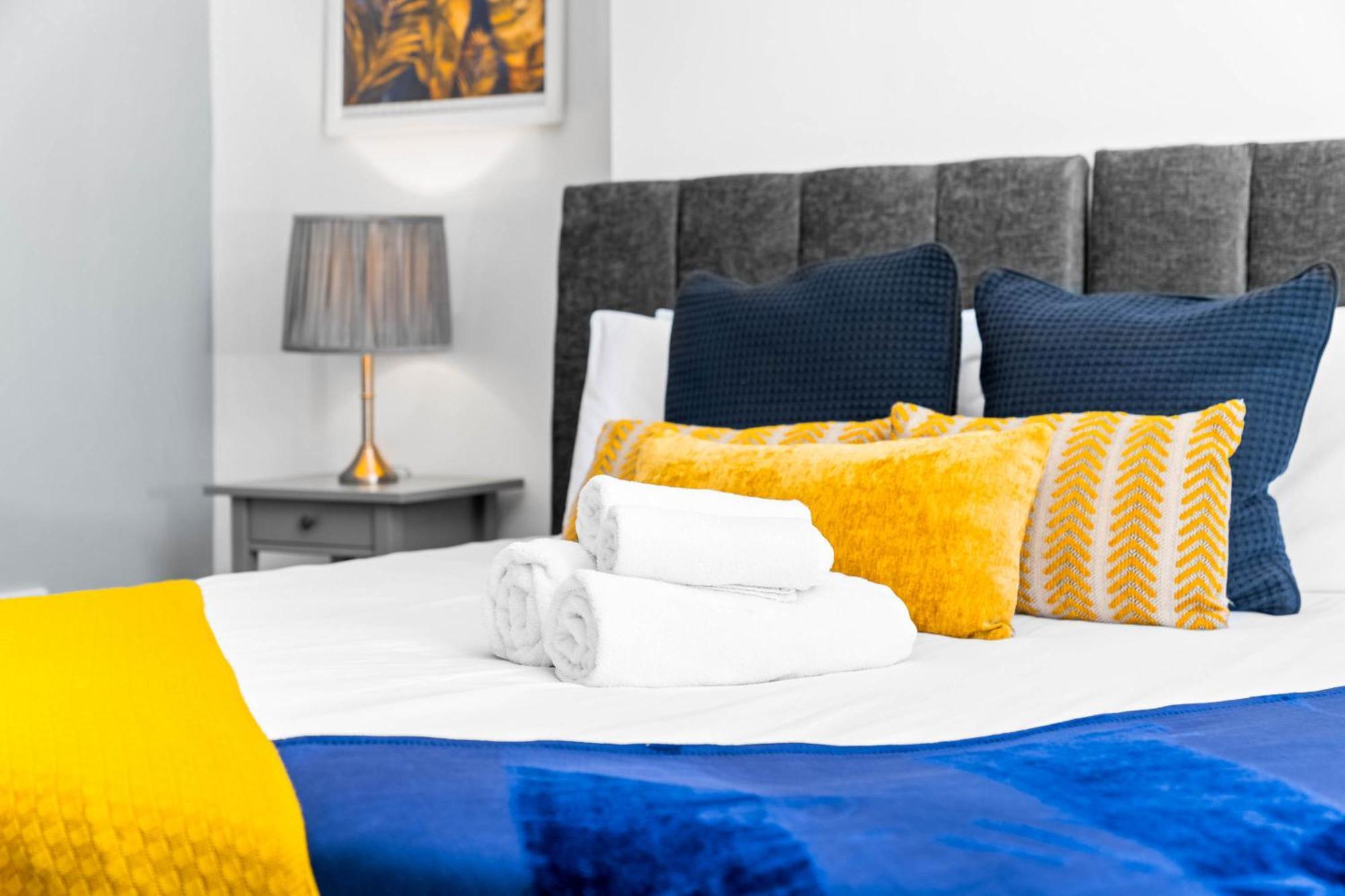 Large Modern - High-speed Wifi - Netflix - Street Parking 3br * Birmingham