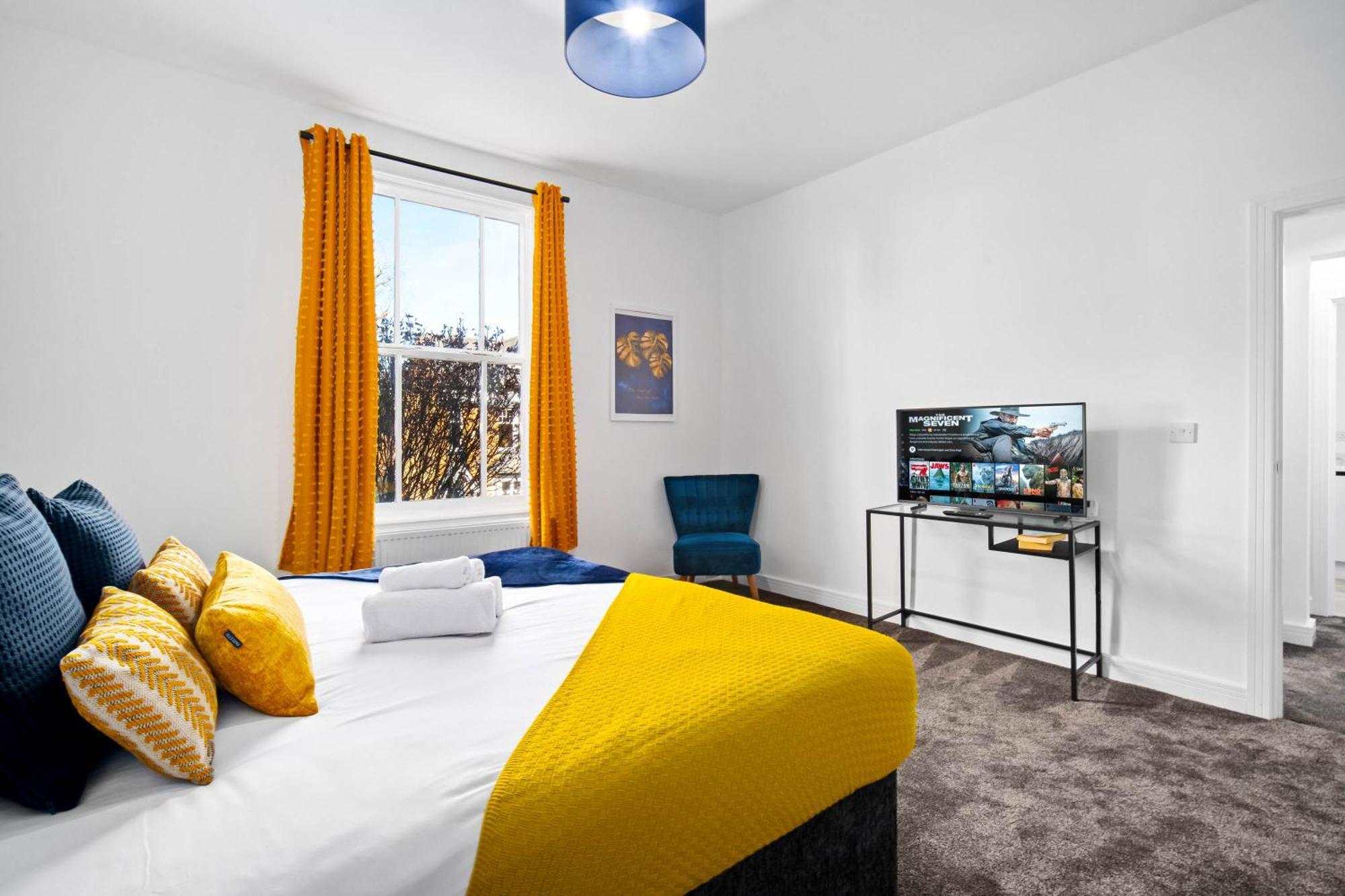Apartment Large Modern - High-speed Wifi - Netflix - Street Parking 3br *